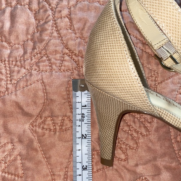Kelly & Katie light tan/beige, cream, spike heel. - Picture 8 of 8